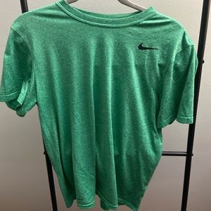 Nike dri fit t shirt size medium